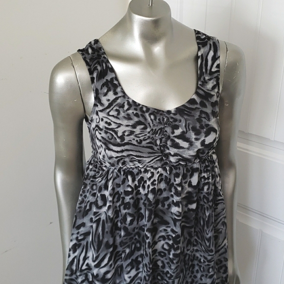 🪻BOGO🪻 B&W Animal Print Dress Size M Like New! - Picture 3 of 10